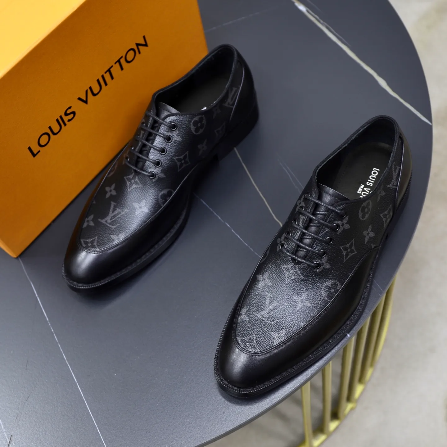 Men's shoes: 280🙅‍♂️🙅‍♂️🙅‍♂️Niuli Brand: LV Louis Vuitton Size: 39-44 (38, 45, 46 can be customized) Level: Counter classic Material: Original soft cowhide upper Comfortable cowhide lining Original lightweight outsole Style category: Formal business casual driving leather shoes Color: Color of the actual picture